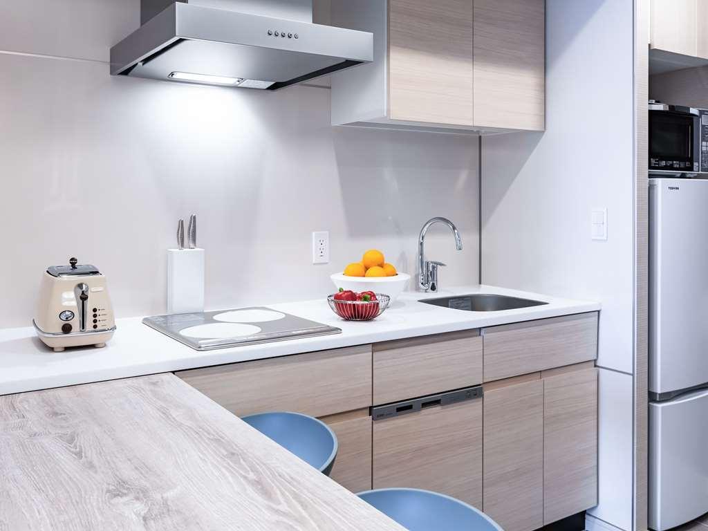 Oakwood Suites Yokohama Yokohama  Exterior foto A typical kitchen in a student residence hall at the University of Waterloo