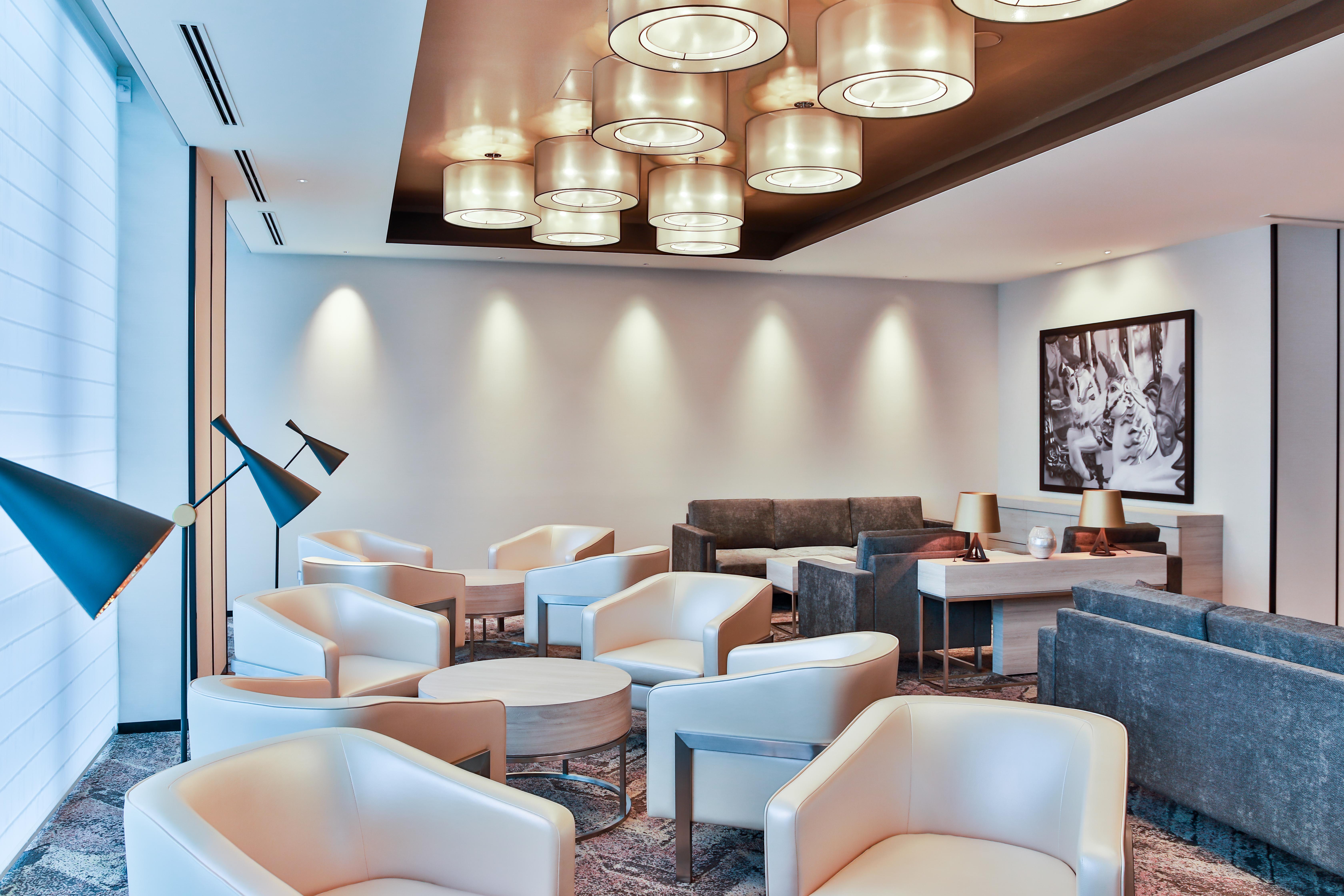 Oakwood Suites Yokohama Yokohama  Exterior foto The lounge at the airport